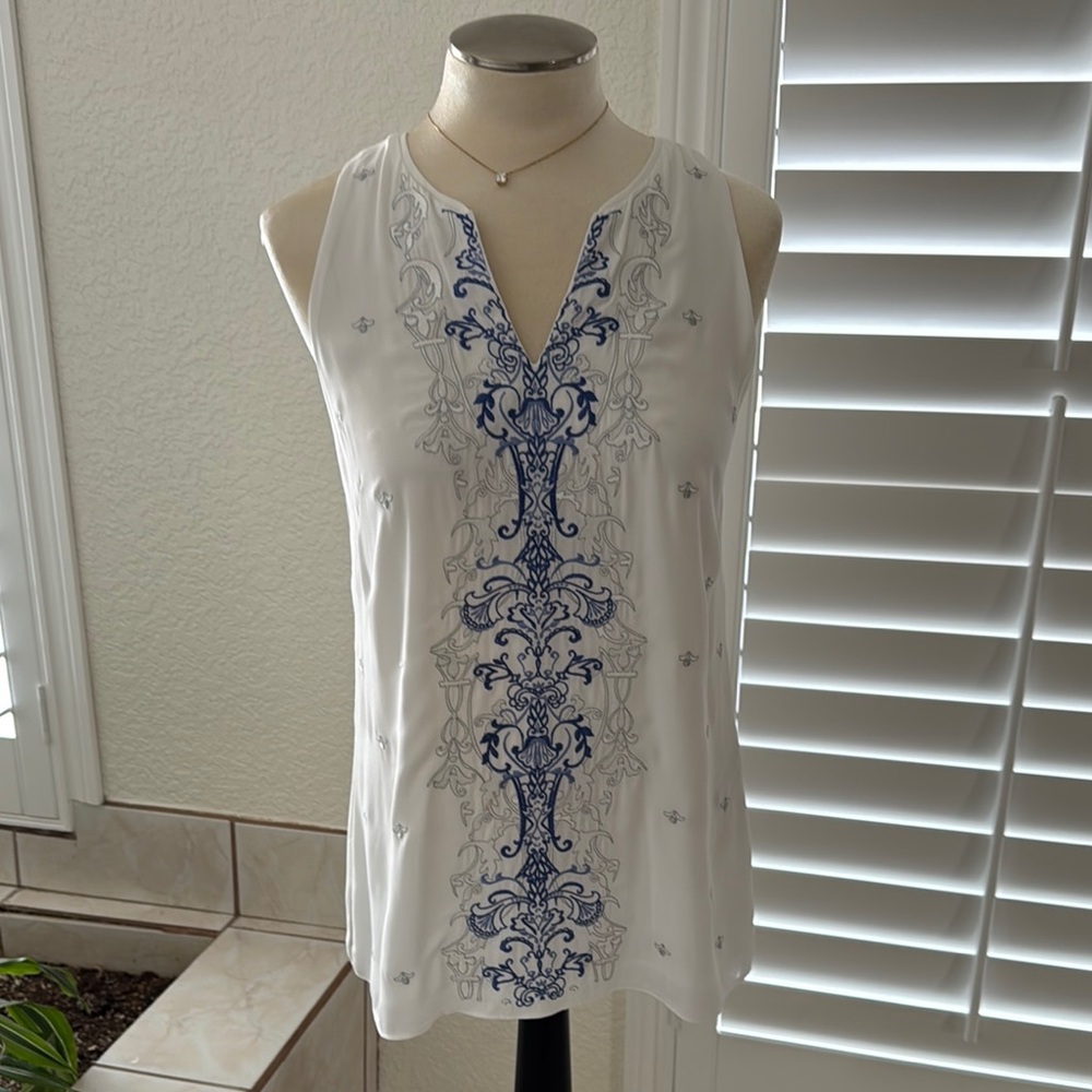White House Black Market White and Blue Blouse - Picture 8 of 10